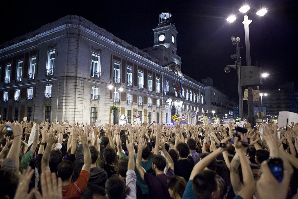 ¿Refundar la democracia? ¿Enmendar la Constitución?